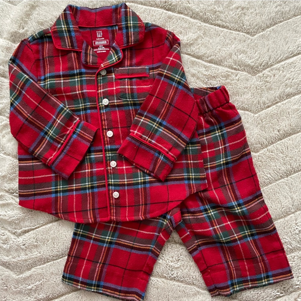 KIDS: babyGap 100% Recycled Plaid PJ Set - Picture 2 of 8